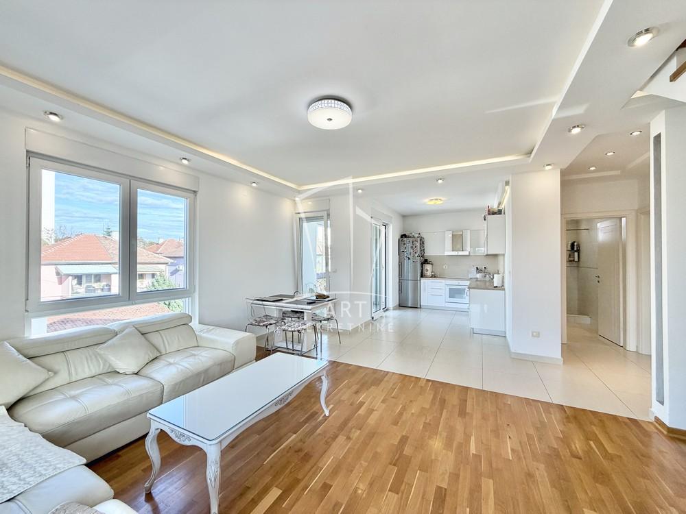 Stan na prodaju u Beogradu, Zemun, troiposoban, 85m2, cena 284000 evra