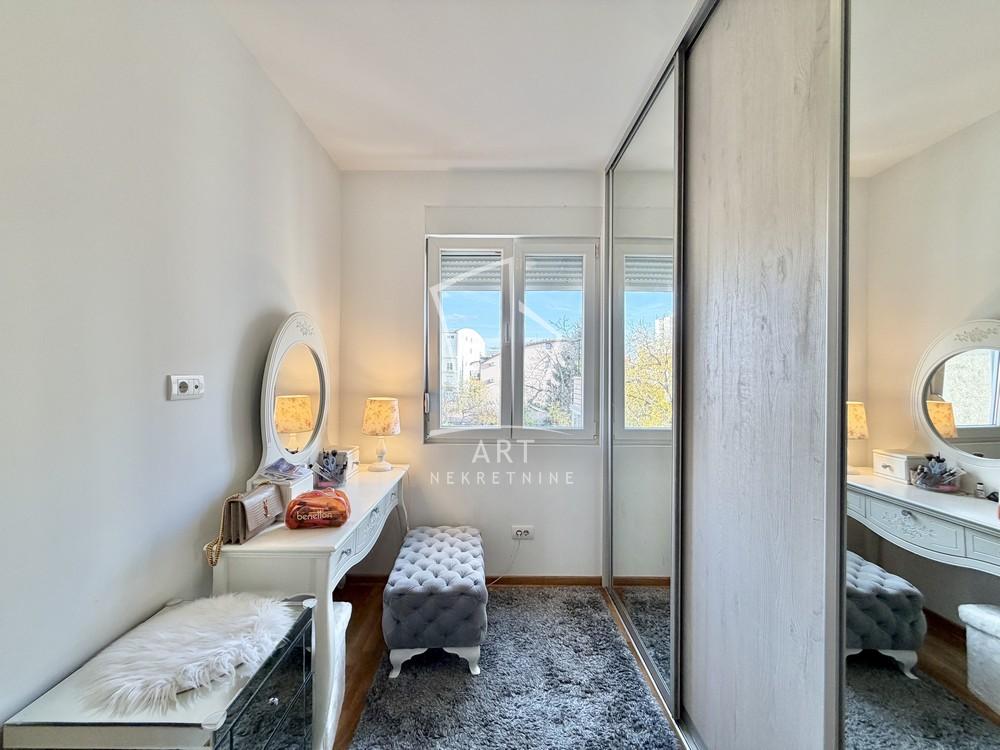 Stan na prodaju u Beogradu, Zemun, troiposoban, 85m2, cena 284000 evra