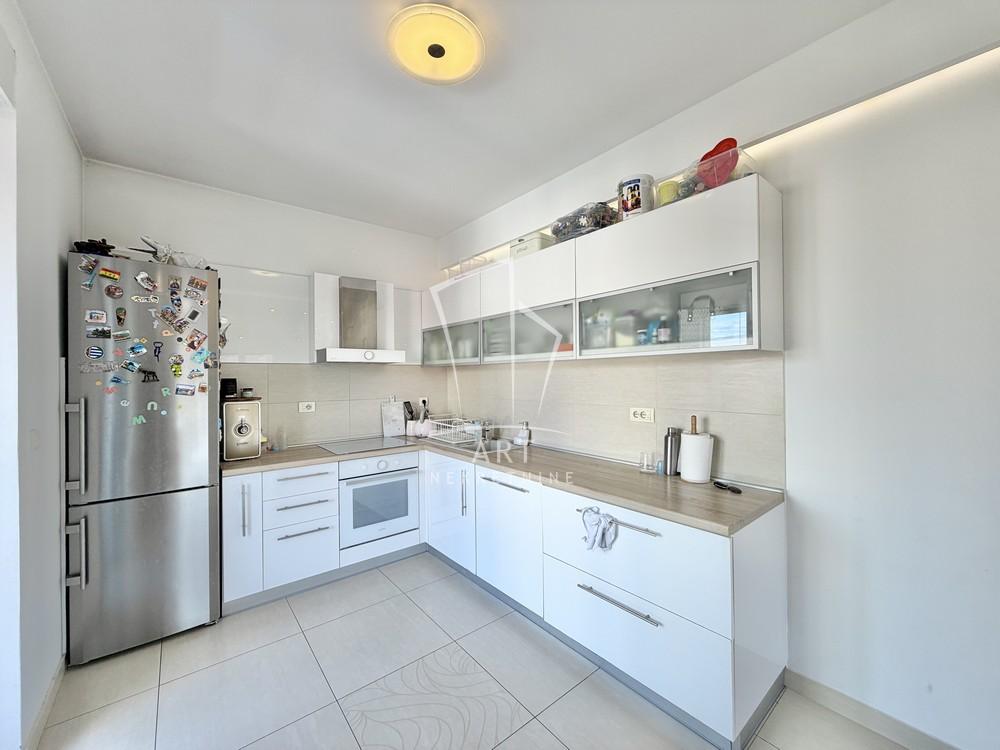 Stan na prodaju u Beogradu, Zemun, troiposoban, 85m2, cena 284000 evra