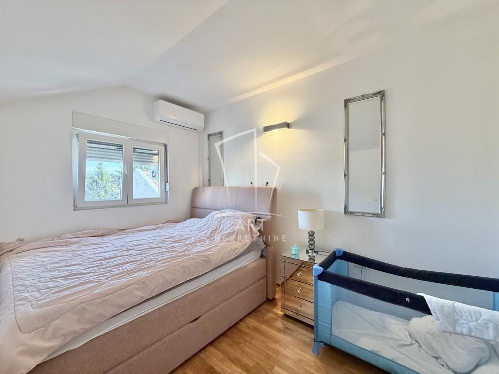 Stan na prodaju u Beogradu, Zemun, troiposoban, 85m2, cena 284000 evra