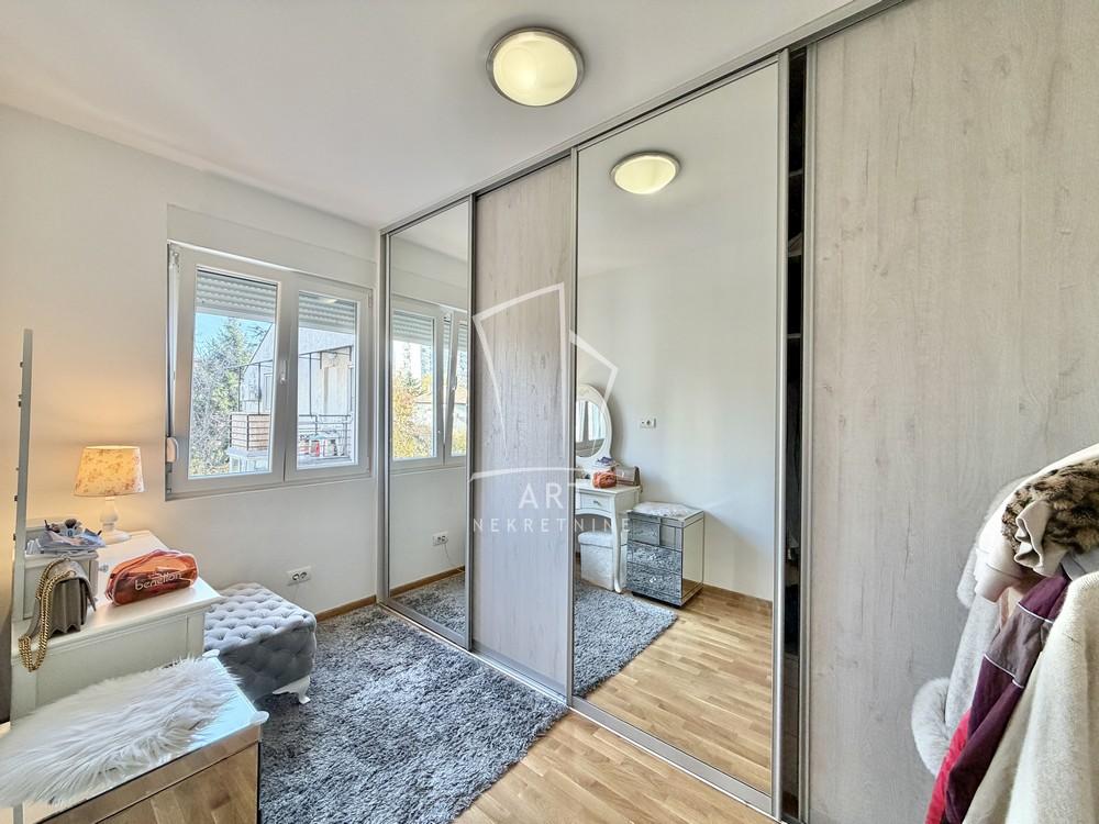 Stan na prodaju u Beogradu, Zemun, troiposoban, 85m2, cena 284000 evra