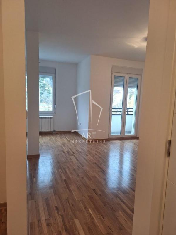 Stan na prodaju u Beogradu, Rakovica, dvoiposoban, 52m2, cena 150000 evra