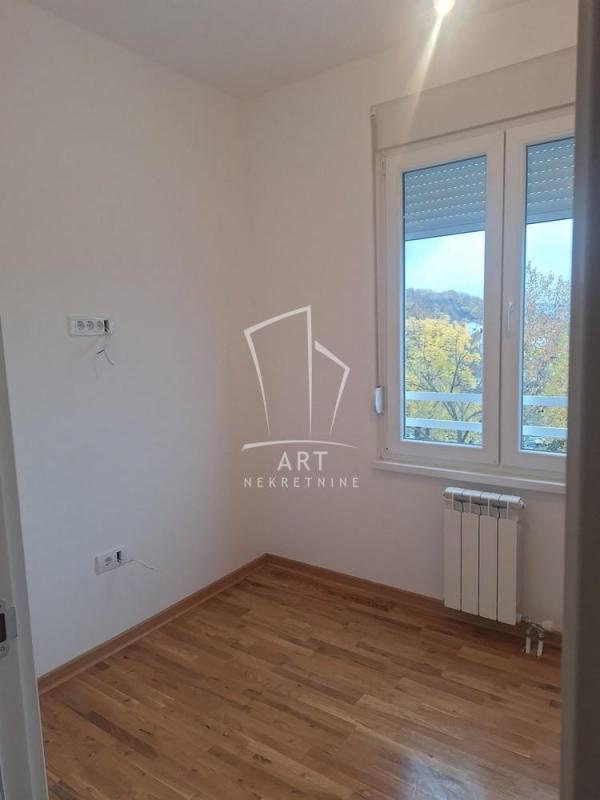 Stan na prodaju u Beogradu, Rakovica, dvoiposoban, 52m2, cena 150000 evra