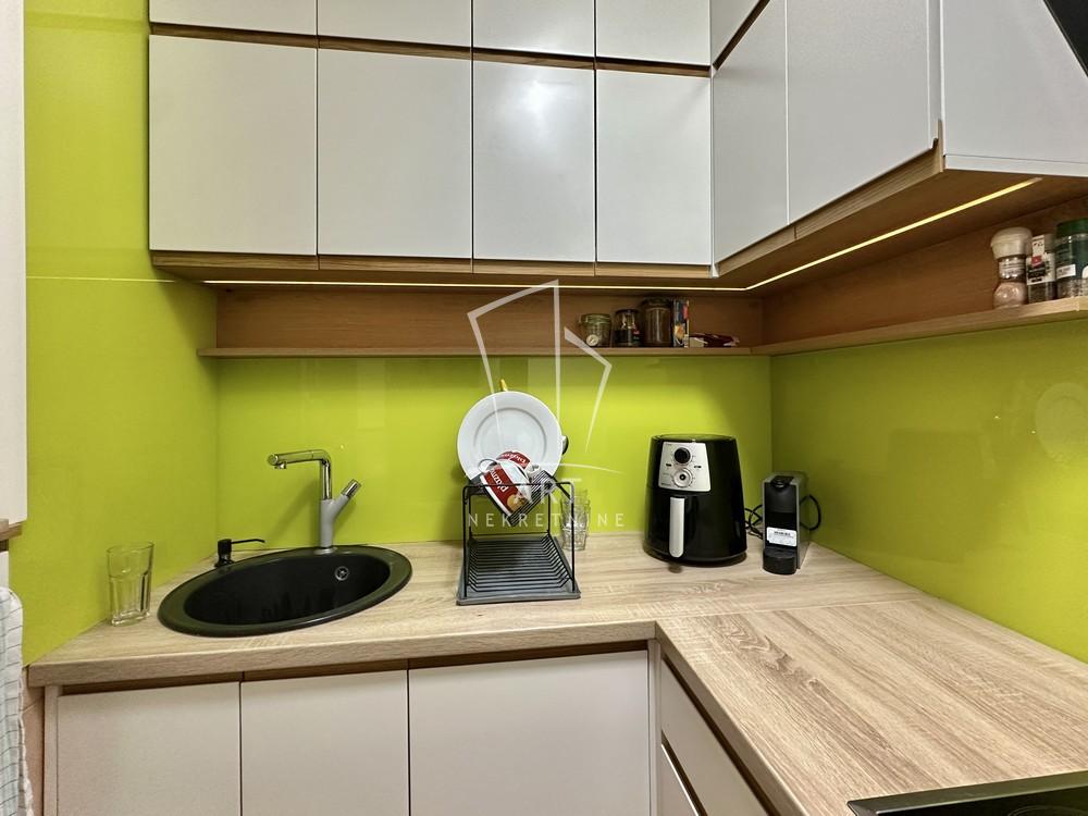 Stan na prodaju u Beogradu, Zvezdara, trosoban, 56m2, cena 168000 evra