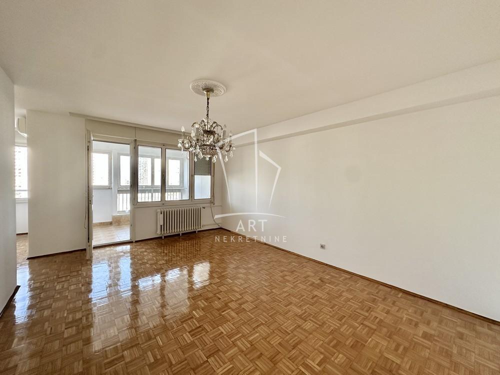 Stan na prodaju u Beogradu, Novi Beograd, trosoban, 83m2, cena 310000 evra