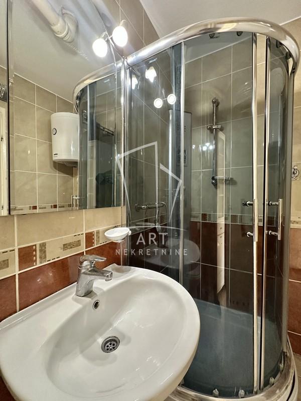 Stan na prodaju u Beogradu, Novi Beograd, trosoban, 83m2, cena 310000 evra