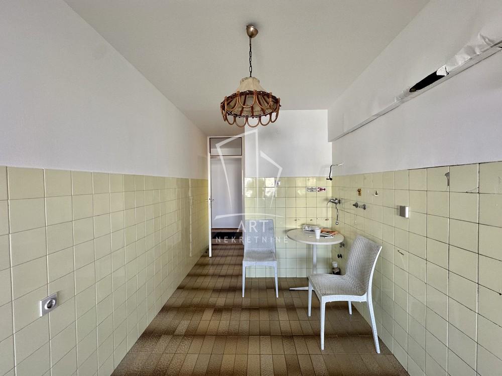 Stan na prodaju u Beogradu, Novi Beograd, trosoban, 83m2, cena 310000 evra