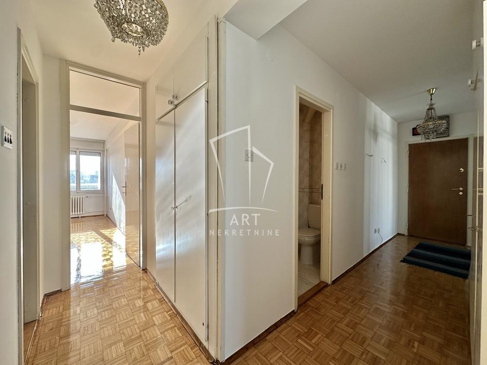 Stan na prodaju u Beogradu, Novi Beograd, trosoban, 83m2, cena 310000 evra