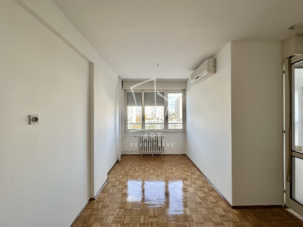 Stan na prodaju u Beogradu, Novi Beograd, trosoban, 83m2, cena 310000 evra