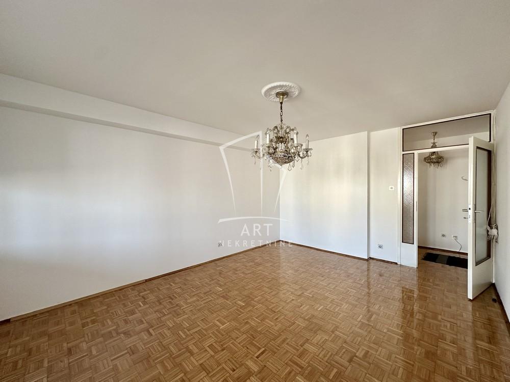 Stan na prodaju u Beogradu, Novi Beograd, trosoban, 83m2, cena 310000 evra