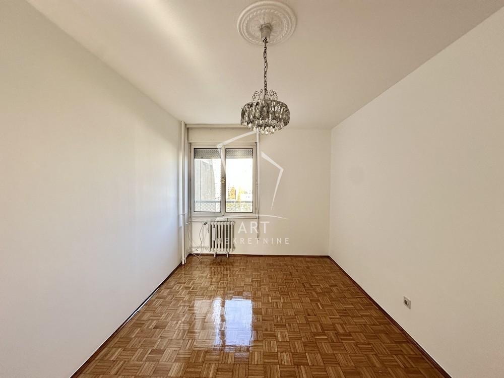 Stan na prodaju u Beogradu, Novi Beograd, trosoban, 83m2, cena 310000 evra