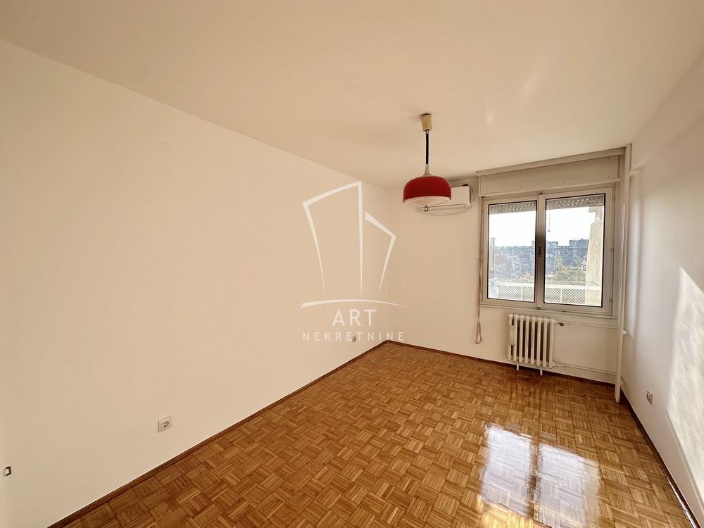 Stan na prodaju u Beogradu, Novi Beograd, trosoban, 83m2, cena 310000 evra