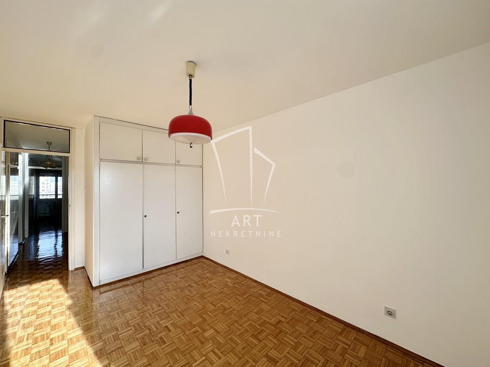 Stan na prodaju u Beogradu, Novi Beograd, trosoban, 83m2, cena 310000 evra