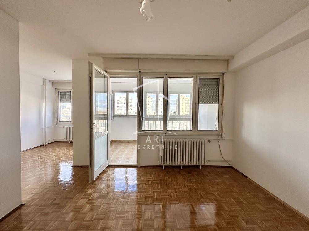 Stan na prodaju u Beogradu, Novi Beograd, trosoban, 83m2, cena 310000 evra