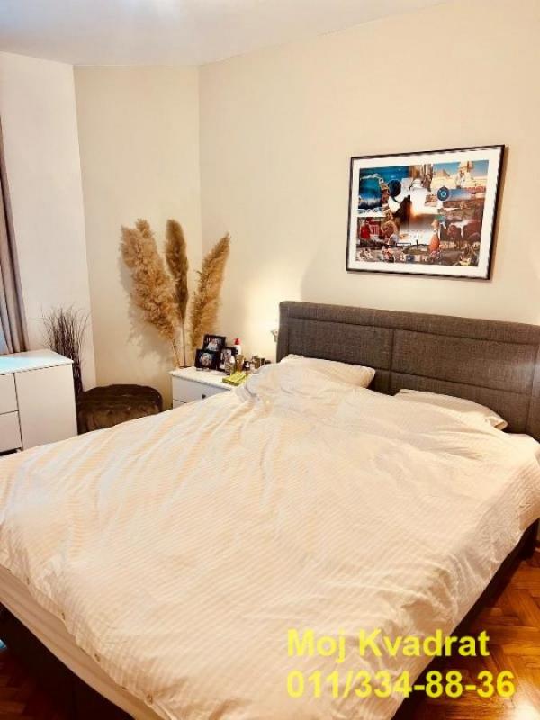 Stan na prodaju u Beogradu, Crveni Krst, troiposoban, 74m2, cena 273800 evra