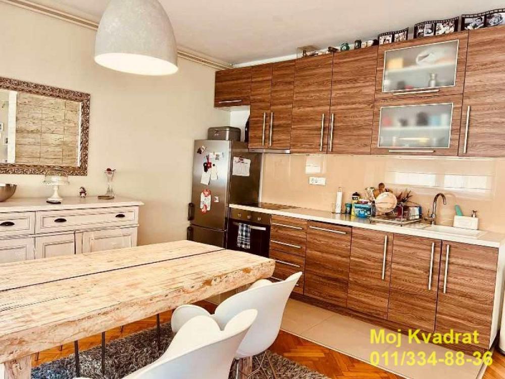 Stan na prodaju u Beogradu, Crveni Krst, troiposoban, 74m2, cena 273800 evra