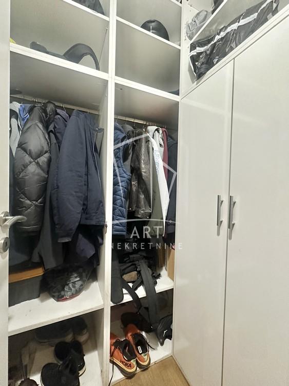 Stan na prodaju u Beogradu, Pašino brdo, dvoiposoban, 64m2, cena 270000 evra