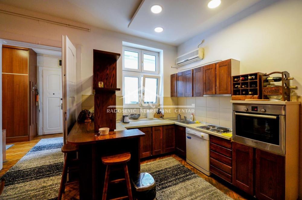 Stan na prodaju u Beogradu, Vračar, trosoban, 86m2, cena 320000 evra