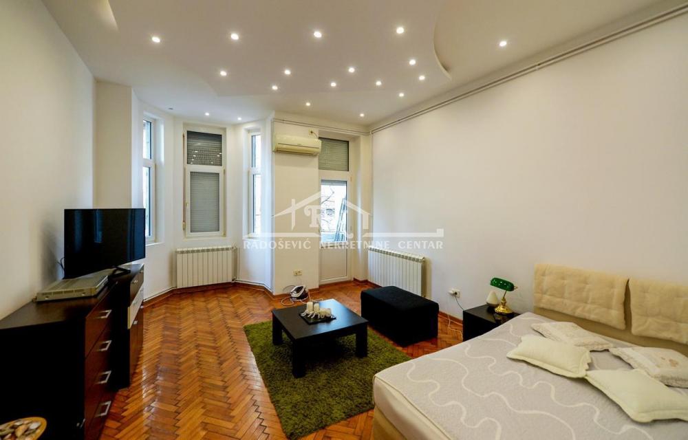 Stan na prodaju u Beogradu, Vračar, trosoban, 86m2, cena 320000 evra