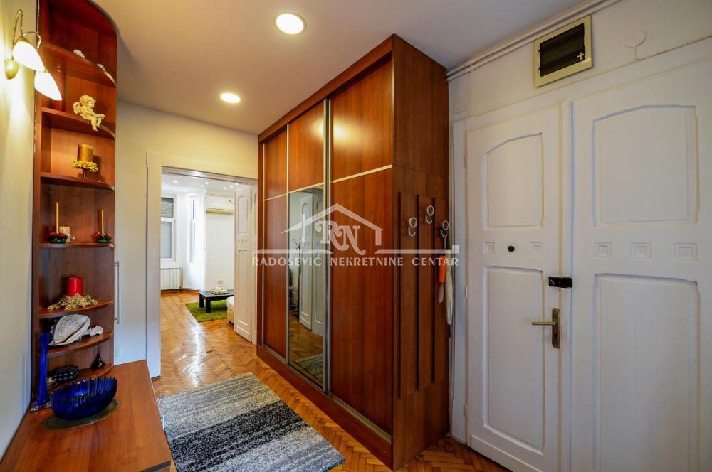 Stan na prodaju u Beogradu, Vračar, trosoban, 86m2, cena 320000 evra