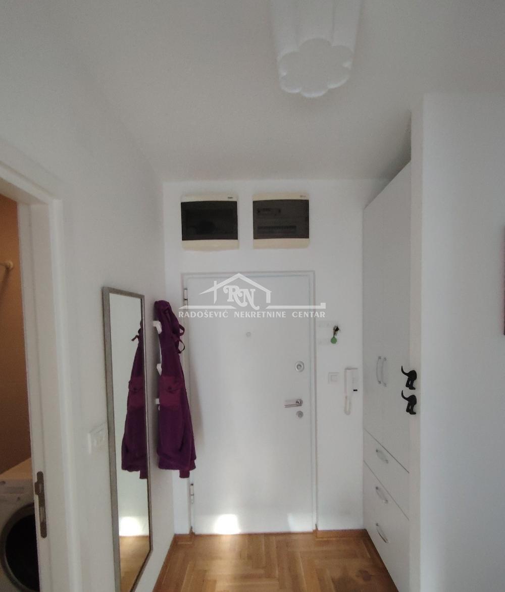 Stan na prodaju u Beogradu, Višnjička banja, jednoiposoban, 57m2, cena 175000 evra