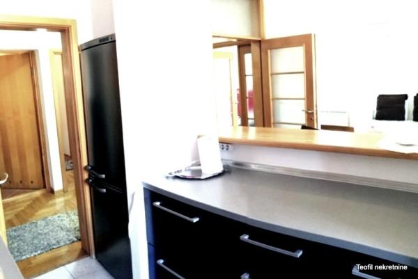 Stan na prodaju u Beogradu, Novi Beograd blok 25 (Arena), trosoban, 98m2, cena 382000 evra