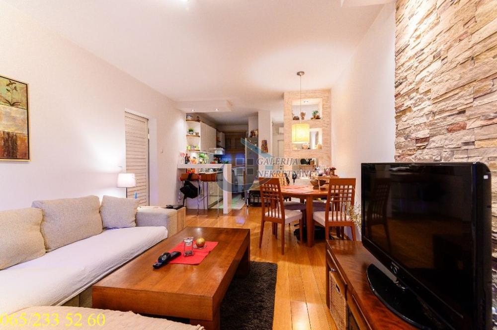 Stan na prodaju u Beogradu, Zemun, trosoban, 62m2, cena 299000 evra