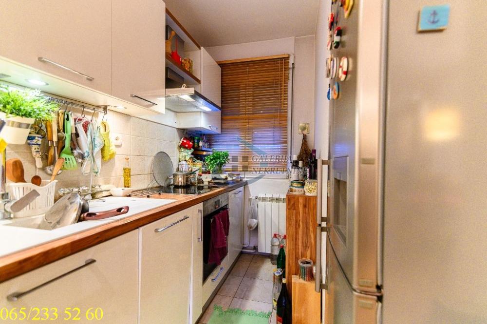 Stan na prodaju u Beogradu, Zemun, trosoban, 62m2, cena 299000 evra