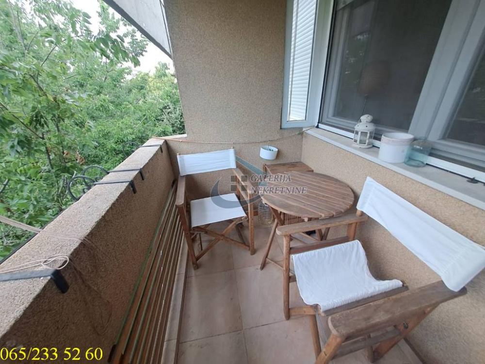 Stan na prodaju u Beogradu, Zemun, trosoban, 62m2, cena 299000 evra