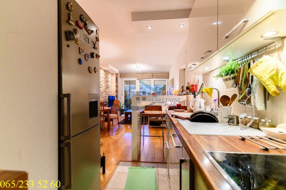 Stan na prodaju u Beogradu, Zemun, trosoban, 62m2, cena 299000 evra