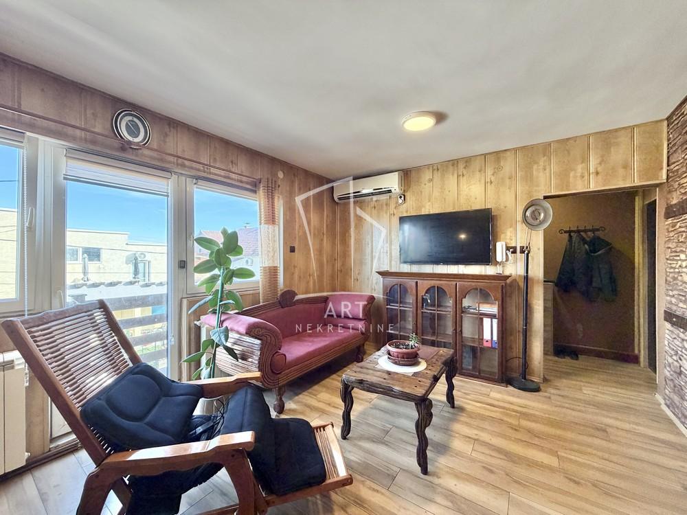 Stan na prodaju u Beogradu, Borča, cetvorosoban, 72m2, cena 136000 evra