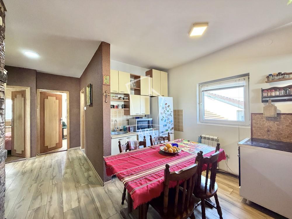 Stan na prodaju u Beogradu, Borča, cetvorosoban, 72m2, cena 136000 evra