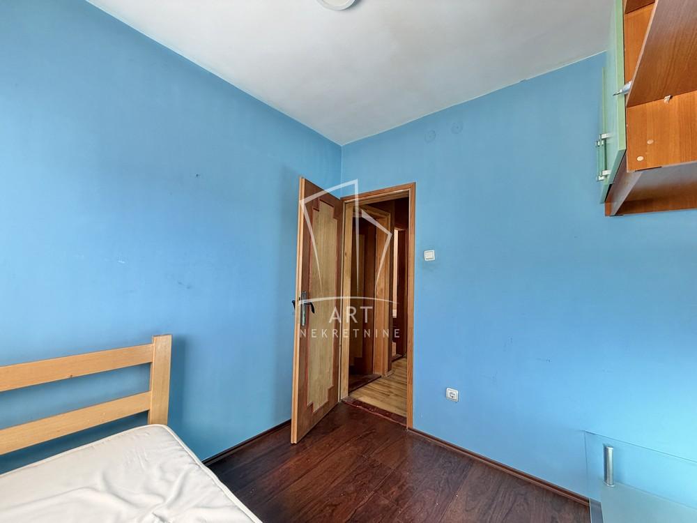 Stan na prodaju u Beogradu, Borča, cetvorosoban, 72m2, cena 136000 evra