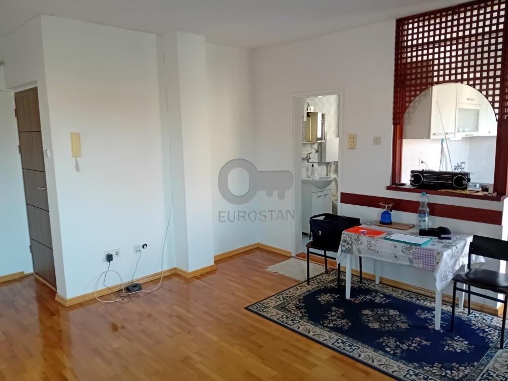 Stan na prodaju u Beogradu, Žarkovo, dvoiposoban, 47m2, cena 140000 evra