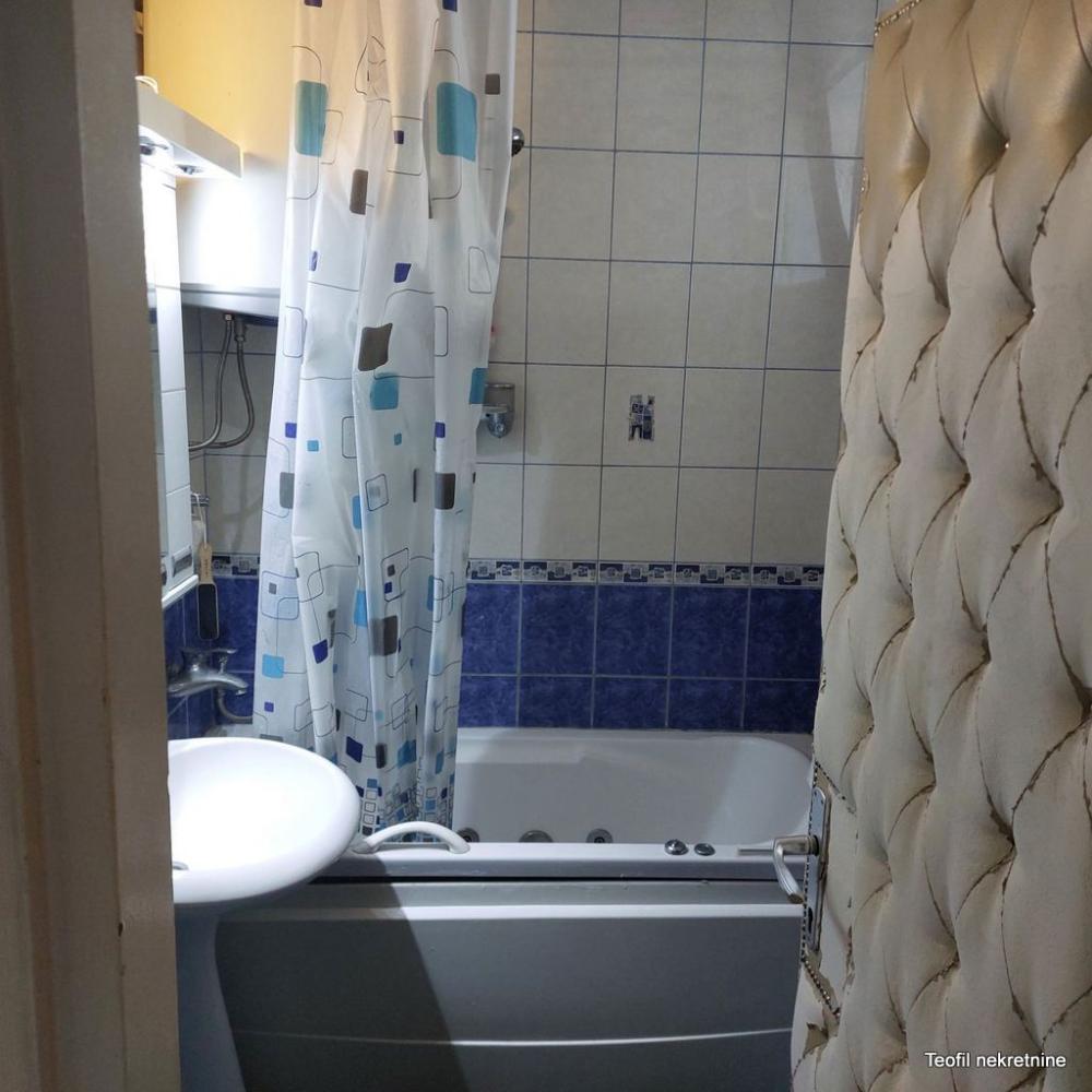 Stan na prodaju u Beogradu, Autokomanda, trosoban, 80m2, cena 219000 evra