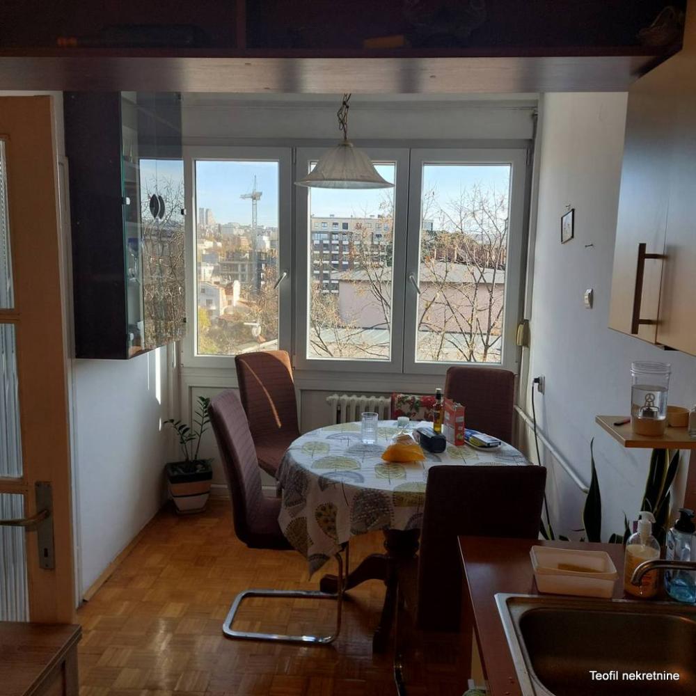 Stan na prodaju u Beogradu, Autokomanda, trosoban, 80m2, cena 219000 evra