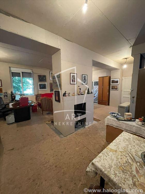 Stan na prodaju u Beogradu, Kalenić pijaca, trosoban, 72m2, cena 340000 evra