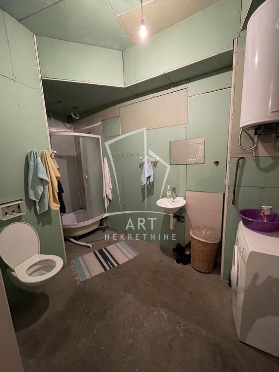 Stan na prodaju u Beogradu, Kalenić pijaca, trosoban, 72m2, cena 340000 evra