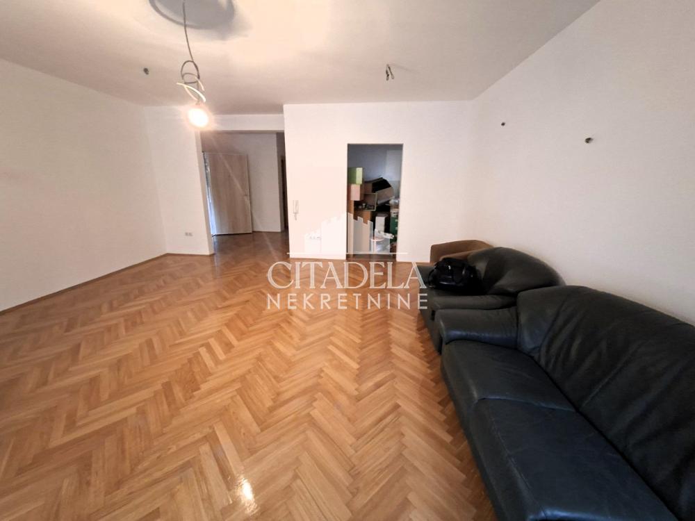 Stan na prodaju u Beogradu, Voždovac, 133m2, cena 385000 evra