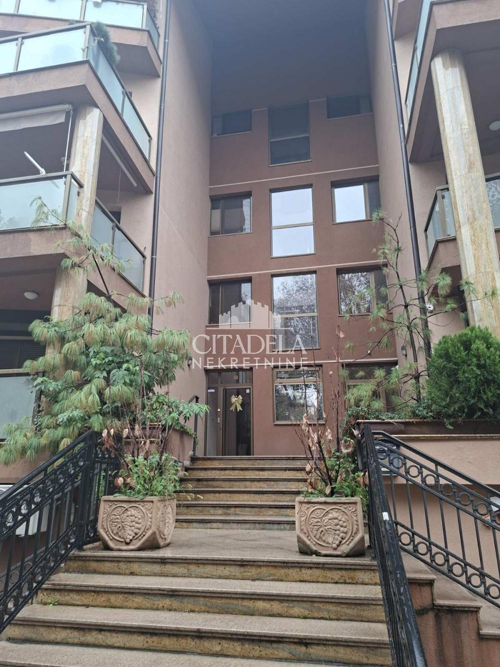 Stan na prodaju u Beogradu, Voždovac, 133m2, cena 385000 evra