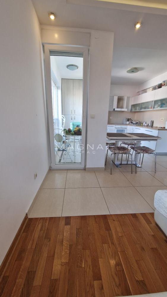 Stan na prodaju u Beogradu, Gornji grad, troiposoban, 85m2, cena 284000 evra