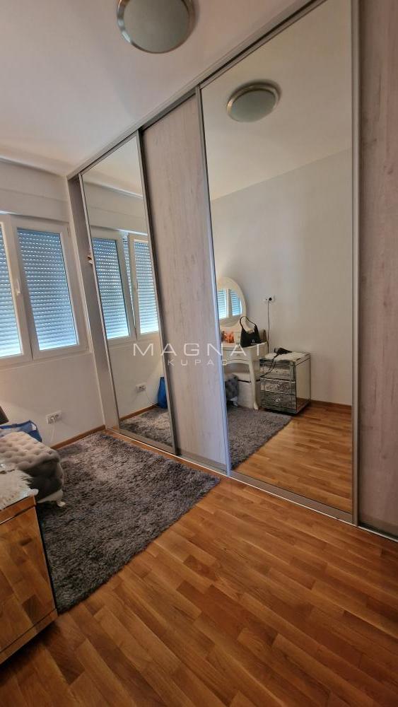 Stan na prodaju u Beogradu, Gornji grad, troiposoban, 85m2, cena 284000 evra