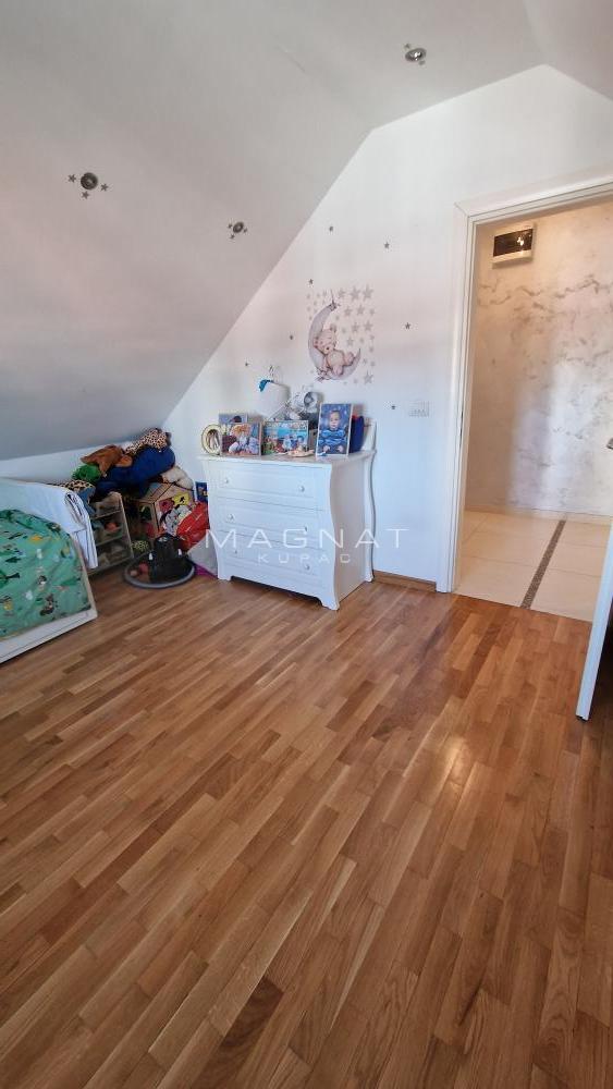 Stan na prodaju u Beogradu, Gornji grad, troiposoban, 85m2, cena 284000 evra