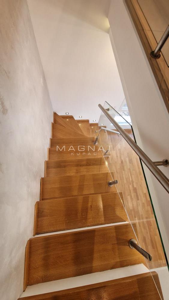 Stan na prodaju u Beogradu, Gornji grad, troiposoban, 85m2, cena 284000 evra