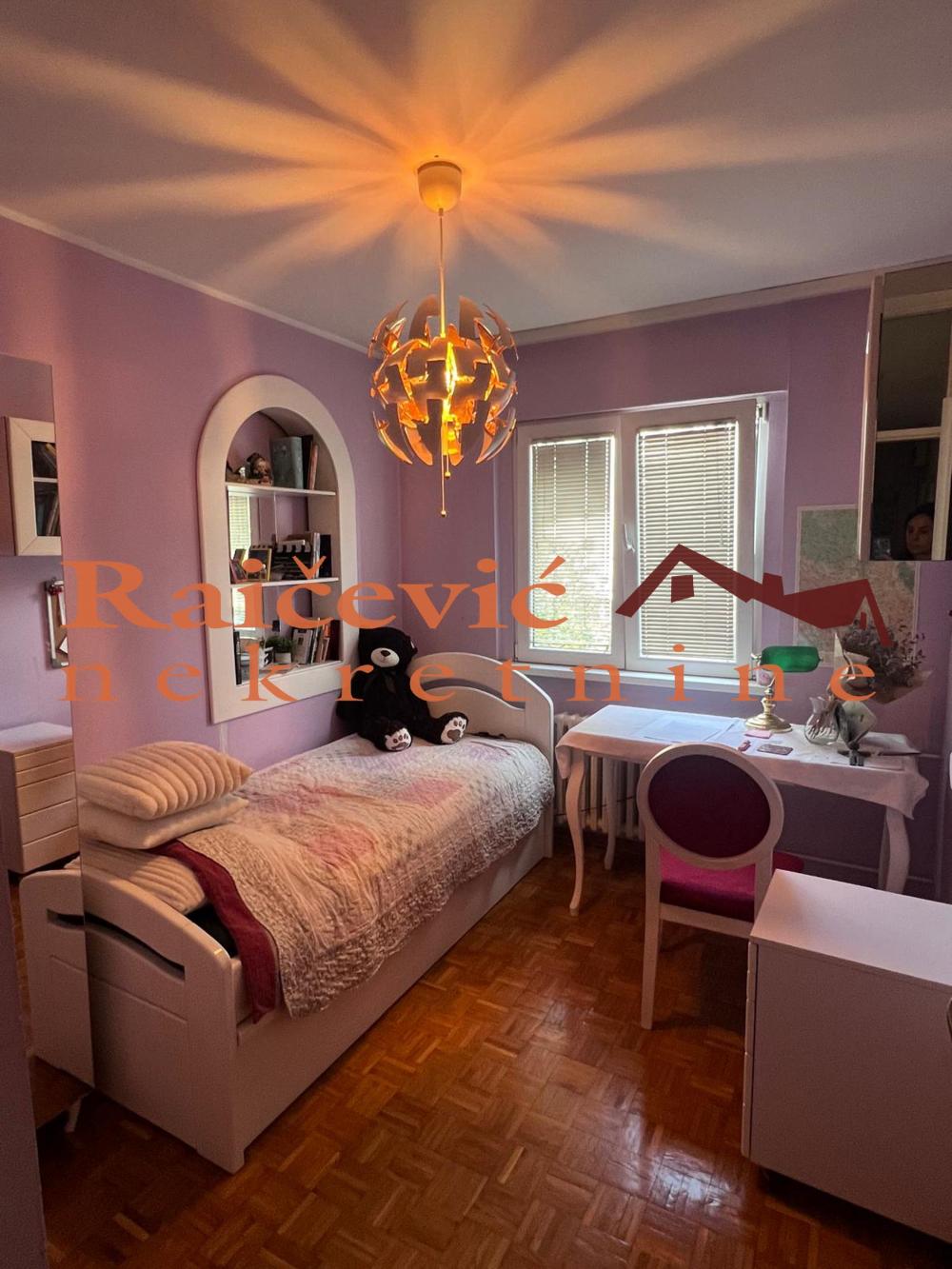 Stan na prodaju u Beogradu, Novi Beograd blok 71, trosoban, 78m2, cena 228000 evra