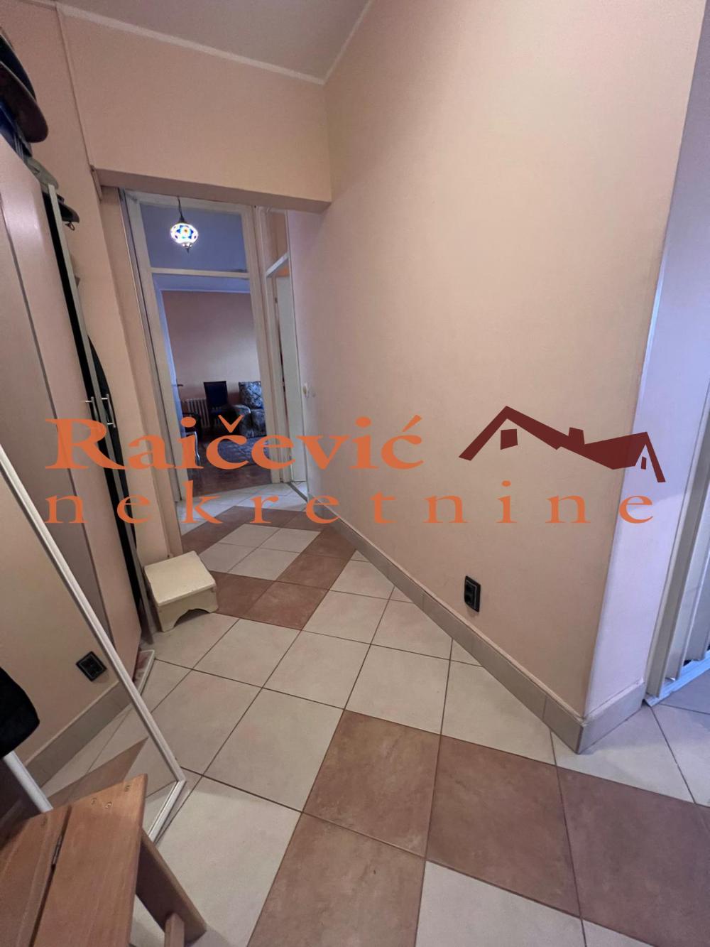 Stan na prodaju u Beogradu, Novi Beograd blok 71, trosoban, 78m2, cena 228000 evra