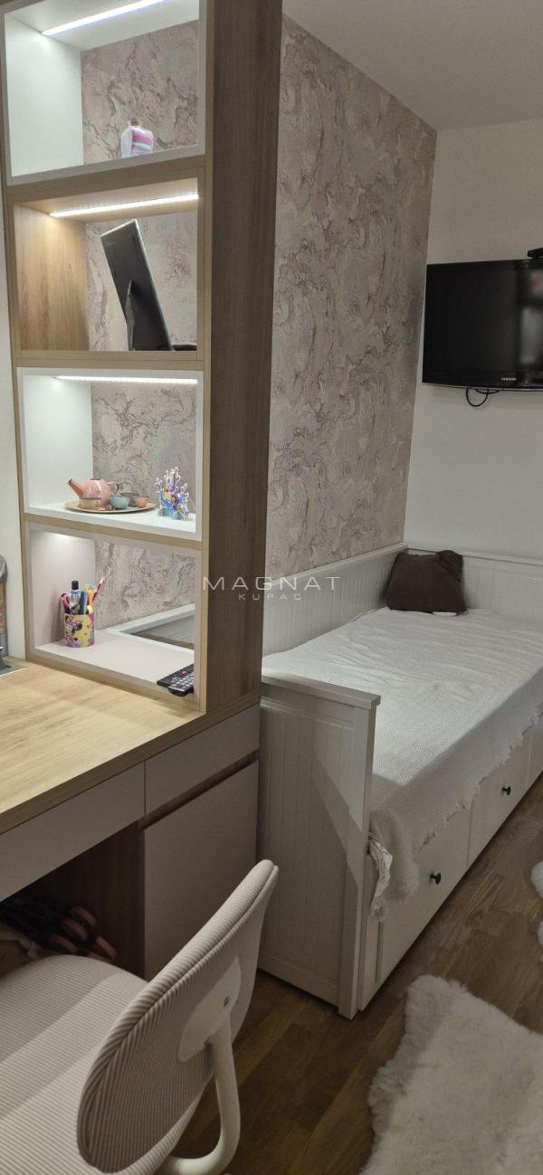 Stan na prodaju u Beogradu, Đeram pijaca, dvoiposoban, 64m2, cena 265000 evra