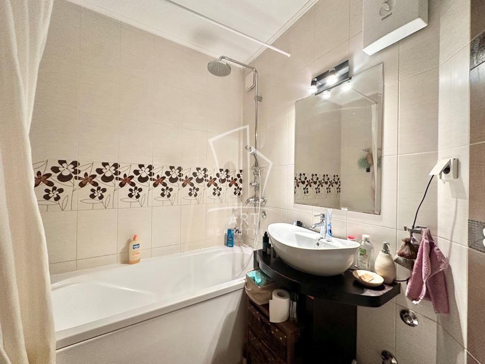 Stan na prodaju u Beogradu, Novi Beograd blok 11 (Hotel Jugoslavija), trosoban, 62m2, cena 299000 evra