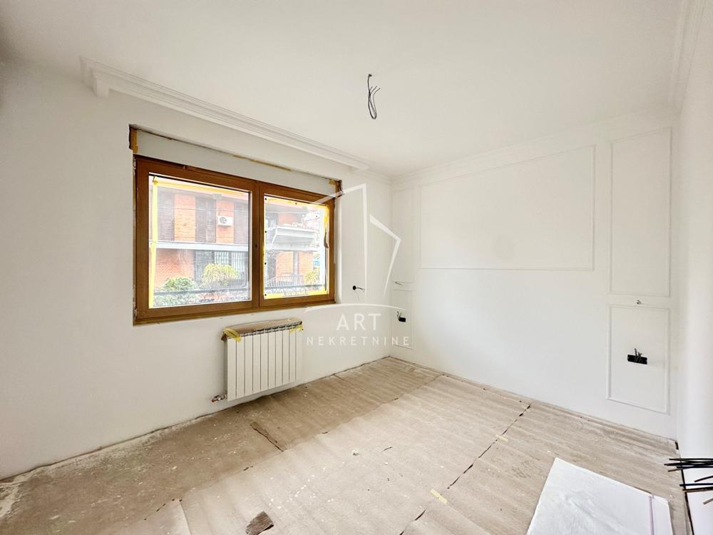 Stan na prodaju u Beogradu, Zvezdara, trosoban, 68m2, cena 390000 evra