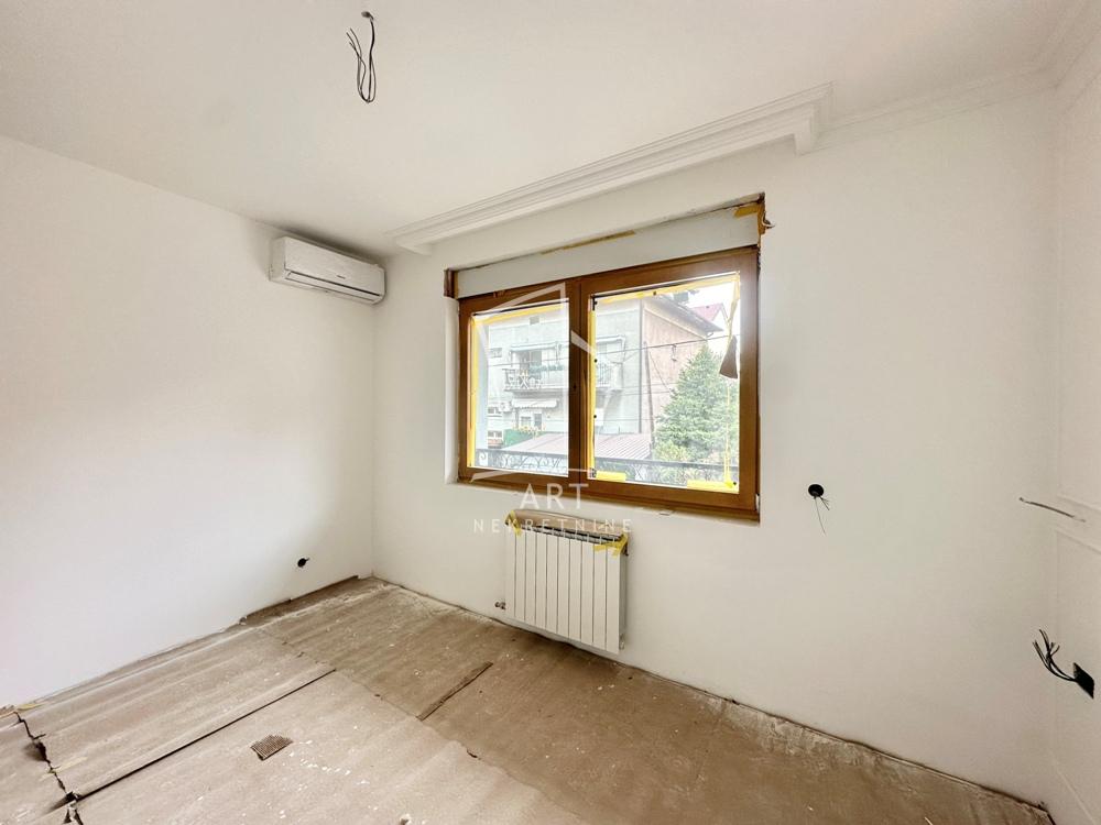 Stan na prodaju u Beogradu, Zvezdara, trosoban, 68m2, cena 390000 evra